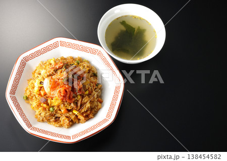 ピリ辛キムチ炒飯と中華スープのセット ピリ辛キムチ炒飯と中華スープのセット 138454582