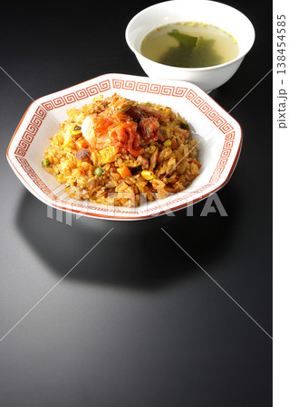 ピリ辛キムチ炒飯と中華スープのセット ピリ辛キムチ炒飯と中華スープのセット 138454585