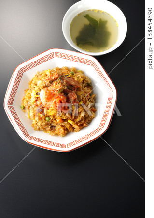 ピリ辛キムチ炒飯と中華スープのセット ピリ辛キムチ炒飯と中華スープのセット 138454590