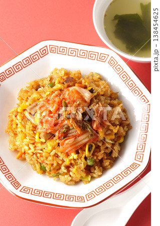 ピリ辛キムチ炒飯と中華スープのセット ピリ辛キムチ炒飯と中華スープのセット 138454625