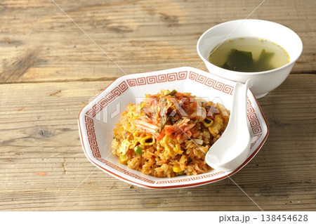 ピリ辛キムチ炒飯と中華スープのセット ピリ辛キムチ炒飯と中華スープのセット 138454628