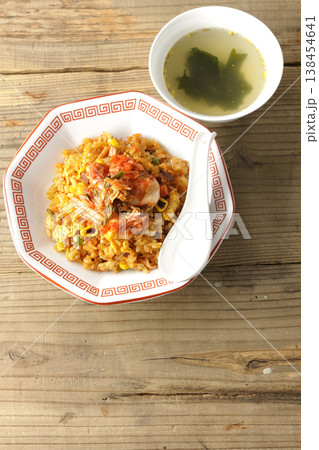ピリ辛キムチ炒飯と中華スープのセット ピリ辛キムチ炒飯と中華スープのセット 138454641