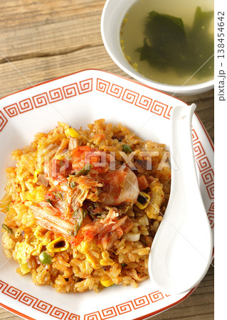 ピリ辛キムチ炒飯と中華スープのセット ピリ辛キムチ炒飯と中華スープのセット 138454642