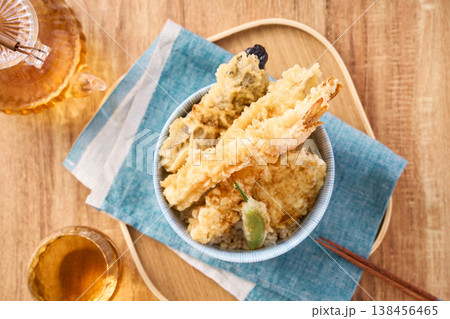 天丼 海老と野菜の天ぷらをのせた丼ご飯 天丼 海老と野菜の天ぷらをのせた丼ご飯 138456465