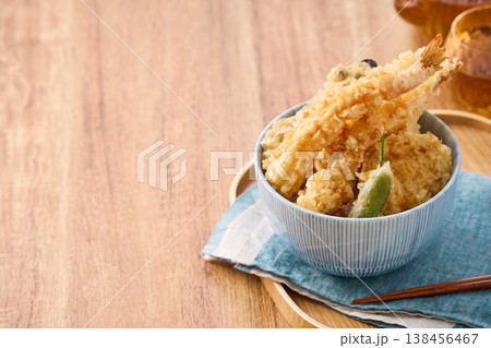 天丼 海老と野菜の天ぷらをのせた丼ご飯 138456467