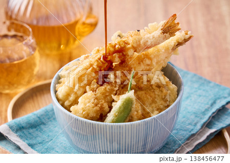 天丼 海老と野菜の天ぷらをのせた丼ご飯 138456477