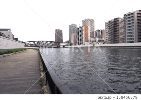 千住大橋付近の墨田川（東京都足立区） 138456579
