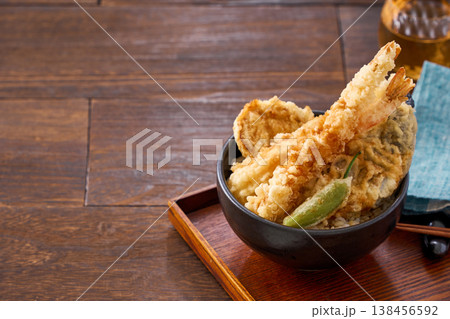 天丼 海老と野菜の天ぷらをのせた丼ご飯 138456592