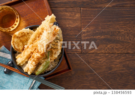 天丼 海老と野菜の天ぷらをのせた丼ご飯 天丼 海老と野菜の天ぷらをのせた丼ご飯 138456593