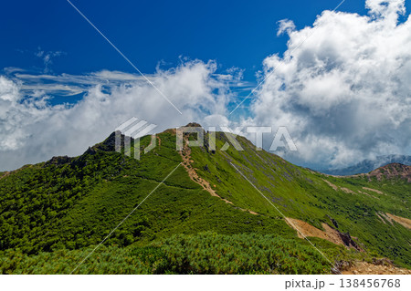 北八ヶ岳・西天狗岳から見る雲湧く東天狗岳 138456768