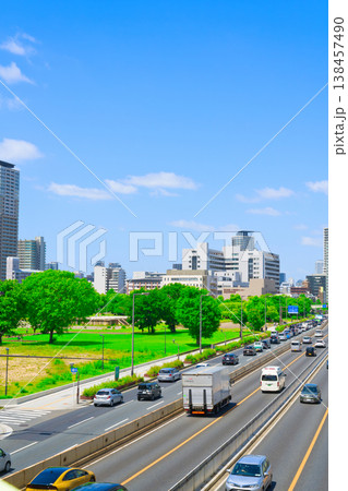 【大阪府】6月・街並みと阪神高速道路 138457490