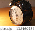 レトロな目覚まし時計 138460584