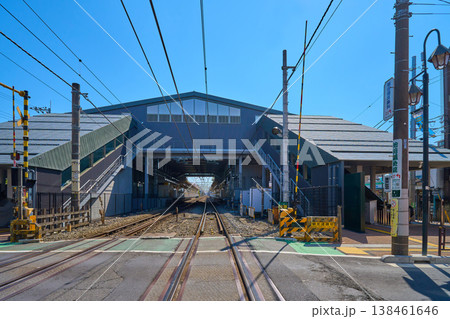 神奈川県川崎市多摩区 JR稲田堤駅(新駅舎)北口と南口と踏切 138461646
