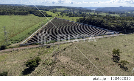 Aerial view of triangular solar panel farm in...の写真素材 [138462030] - PIXTA