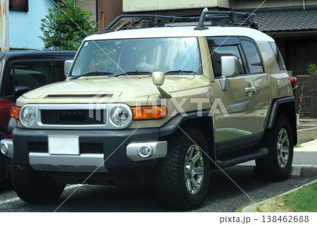 駐車場に停めた車 駐車場に停めた車 138462688