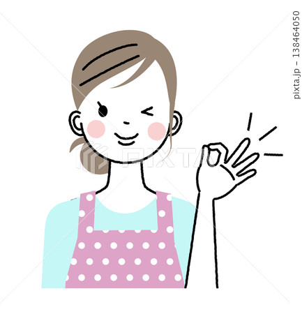 エプロンをした女性　指でOKのジェスチャーをしている女性 138464050