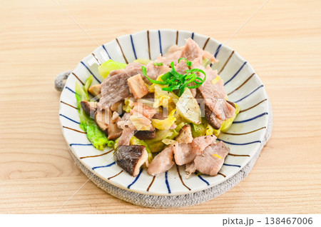 豚肉と野菜の塩こうじ炒め 138467006