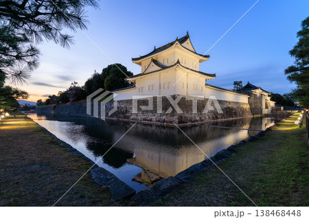 京都二条城の東南隅櫓のライトアップ 京都二条城の東南隅櫓のライトアップ 138468448