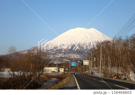 四月初旬、北海道、後志、ニセコ、青天、春来たらし、蝦夷富士、羊蹄山、ニセコ、喜茂別、倶知安、京極、 138468603