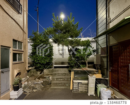 夜の南千住の裏通り　行き止まり 138468778