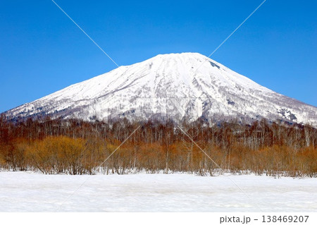四月初旬、北海道、後志、ニセコ、青天、春来たらし、蝦夷富士、羊蹄山、真狩村、百合根生産日本一の村 四月初旬、北海道、後志、ニセコ、青天、春来たらし、蝦夷富士、羊蹄山、真狩村、百合根生産日本一の村 138469207