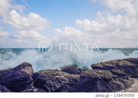 Powerful Ocean Waves Crashing on Rocks at Shenao in Taiwan 138470500