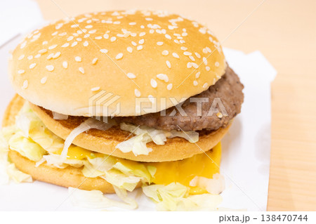 おいしいハンバーガー 138470744