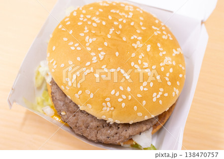 おいしいハンバーガー 138470757