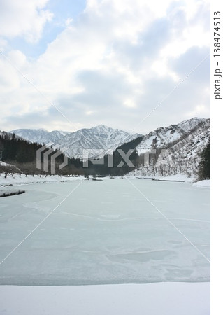 冬の粟ヶ岳水源地の雪景色(新潟県加茂市) 冬の粟ヶ岳水源地の雪景色(新潟県加茂市) 138474513