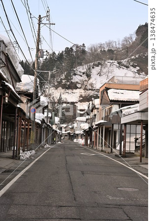 雪が残る栃尾表町商店街(新潟県長岡市) 雪が残る栃尾表町商店街(新潟県長岡市) 138474635