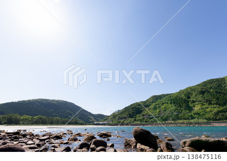 宮崎県日南市山王の磯海岸を走る特急海幸山幸 138475116