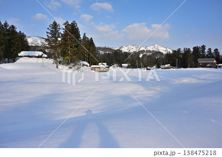 冬の栃尾の棚田の雪景色（新潟県長岡市） 138475218