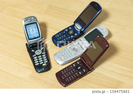 懐かしい携帯電話 懐かしい携帯電話 138475881