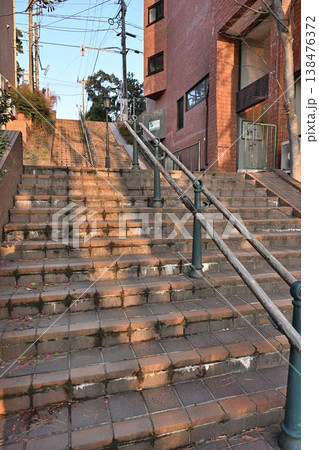 古町の歴史あるどっぺり坂(新潟県新潟市中央区) 古町の歴史あるどっぺり坂(新潟県新潟市中央区) 138476372