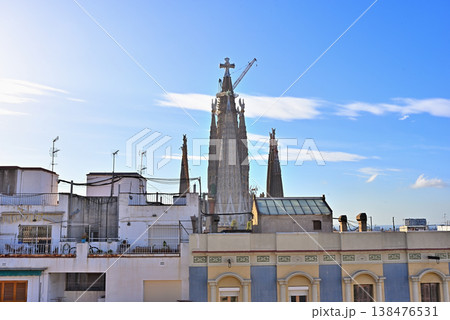 十字架が設置された最新のサグラダファミリア 138476531