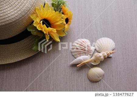 夏の花と麦わら帽子 夏の花と麦わら帽子 138477627