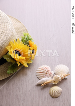 夏の花と麦わら帽子 夏の花と麦わら帽子 138477628