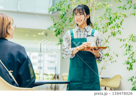 カフェ　女性　バイト 138478026