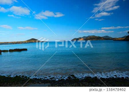 長崎県佐世保市五島列島の小値賀島の柿の浜 138478402