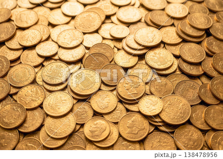 大量の金貨山盛りコイン全面背景お宝財宝イメージ 138478956