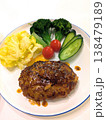 ハンバーグと野菜のサラダ 138479189