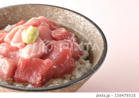 まぐろのぶつ切り丼の単品撮影 138479318