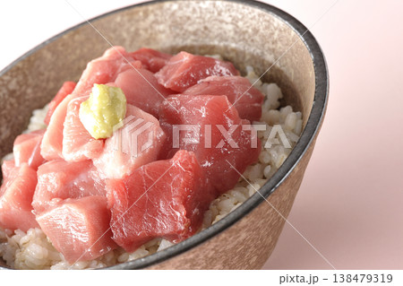 まぐろのぶつ切り丼の単品撮影 まぐろのぶつ切り丼の単品撮影 138479319