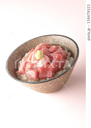 まぐろのぶつ切り丼の単品撮影 138479323