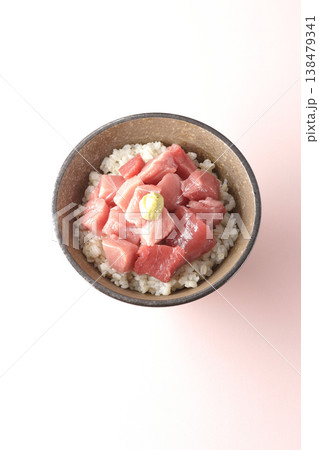 まぐろのぶつ切り丼の単品撮影 まぐろのぶつ切り丼の単品撮影 138479341