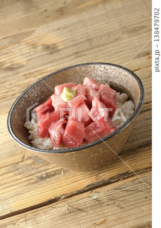まぐろのぶつ切り丼の単品撮影 まぐろのぶつ切り丼の単品撮影 138479702