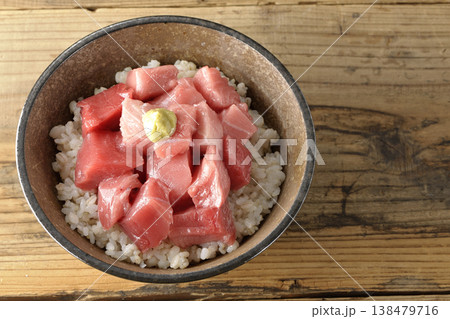 まぐろのぶつ切り丼の単品撮影 138479716