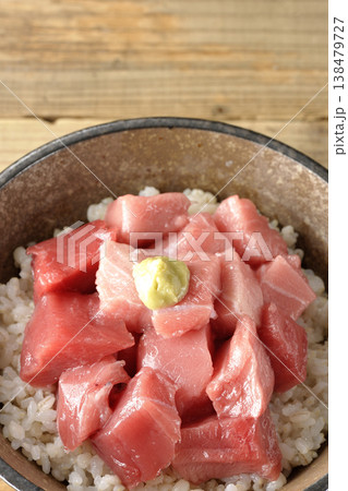 まぐろのぶつ切り丼の単品撮影 まぐろのぶつ切り丼の単品撮影 138479727