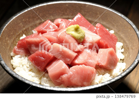 まぐろのぶつ切り丼の単品撮影 138479769