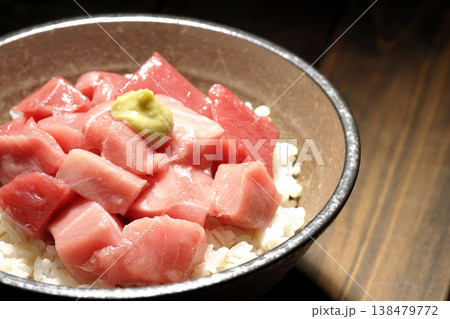 まぐろのぶつ切り丼の単品撮影 まぐろのぶつ切り丼の単品撮影 138479772